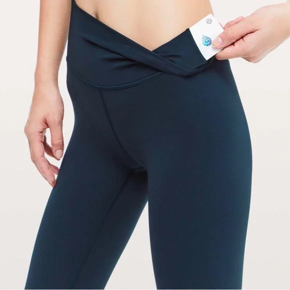 Lululemon Wunder Under Crop (Hi-Rise) *Full-On Luxtreme 21" True Navy - Picture 5 of 10